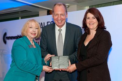 Maria McCaffery of RenewableUK presents Green Energy Award to Richard Mardon and Alison Hood of Airvolution Energy