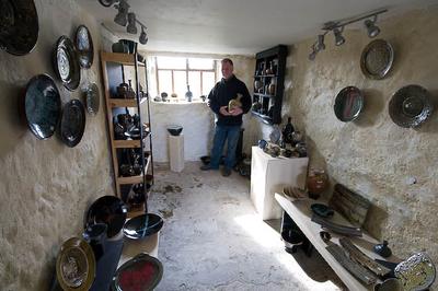 Richard Daniels, studio potter, Creigiau Mawr Pottery, Carreglefn, Anglesey.